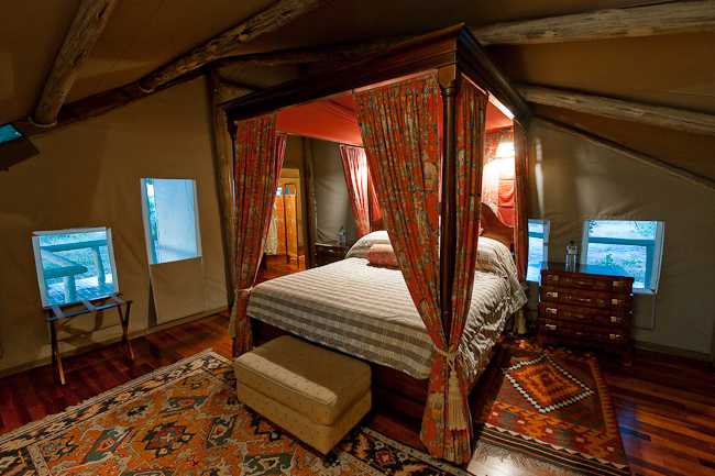 Four-poster bed in main bedroom