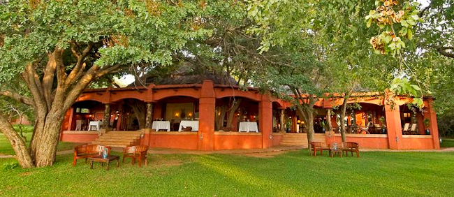 Chobe Chilwero main lodge and grounds