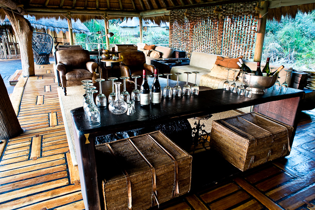 Drink service and view to the lounge