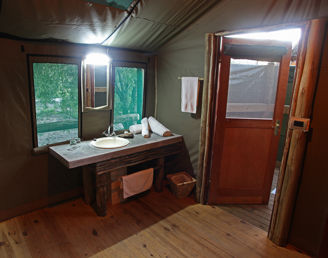Safari tent en-suite bathroom