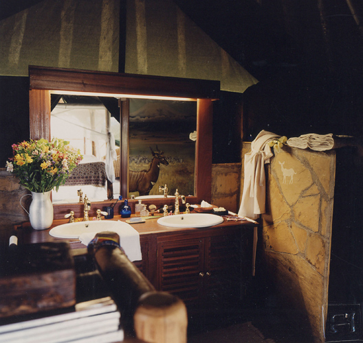 Hemingway suite bathroom