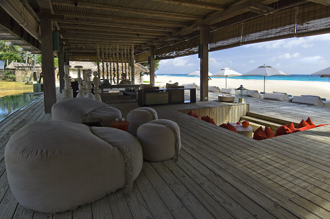 Main lounge and ocean view