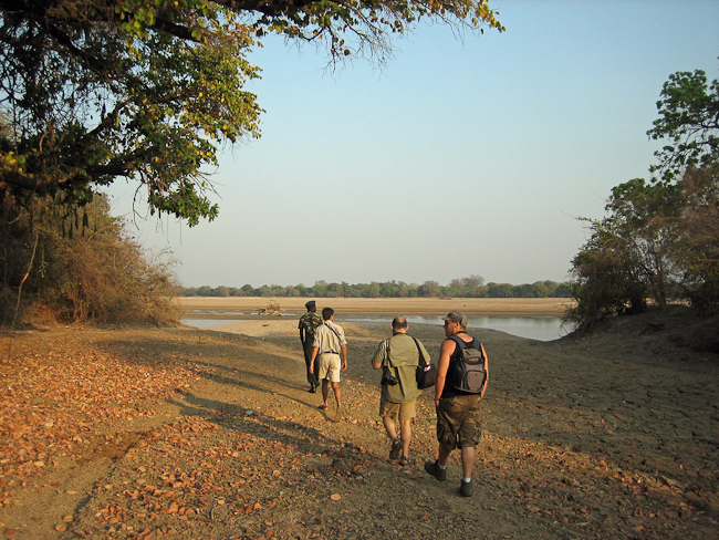 Walking along the Chnkalamu river