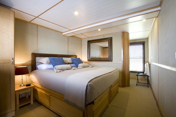 Zambezi Voyager Luxury Houseboat - Guest room.