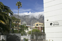 Jewish Museum with Table Mountain behind
