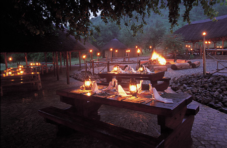 Outdoor dining at Bakubung Bush Lodge