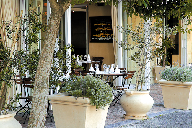 Outdoor dining at Amici Restaurant