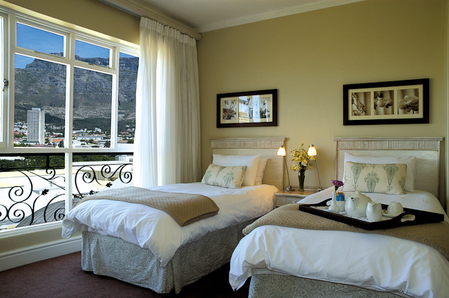Bedroom and Table Mountain view