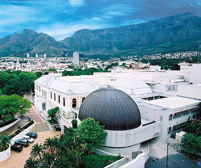 View over the SA Museum and Planetarium to Table Mountain