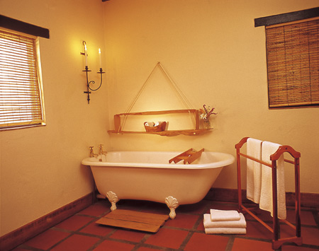 Guest suite Bath, Hog Hollow Country Lodge