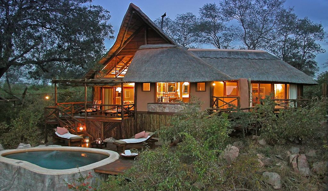 Lukimbi Safari Lodge Premier Suite