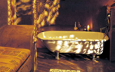 Stylish guest bath, Makalali Game Lodge, South Africa