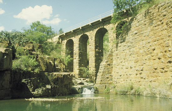Five Arches Bridge, Waterval Onder