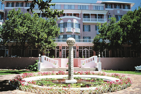 Kitchener Fountain in front of Mount Nelson Hotel