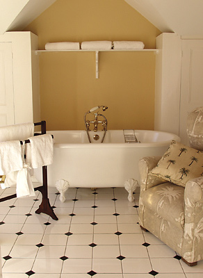Guest Bath, River Manor