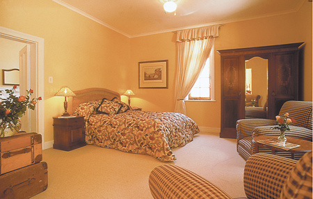 Guest Bedroom, River Manor