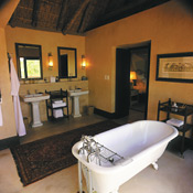 Guest bath, Royal Malewane Lodge, Thornybush Reserve