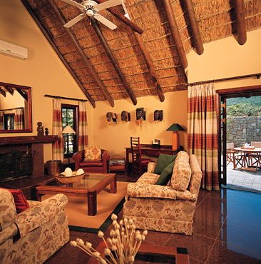 Lobengula Lodge guest lounge, Shamwari Game Reserve