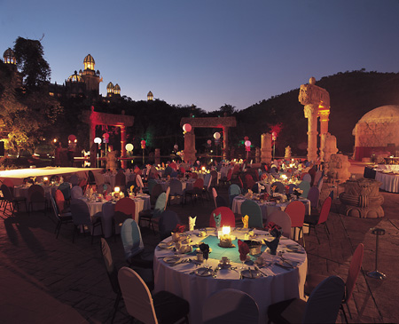 Outdoor dining at Sun City Resort