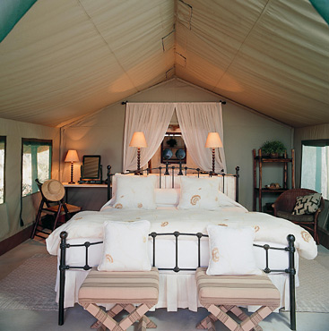 Guest bed and tent interior, Tanda Tula Safari Camp