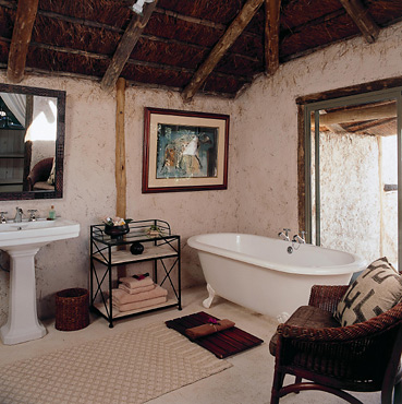 Victorian guest bath, Tanda Tula Safari Camp