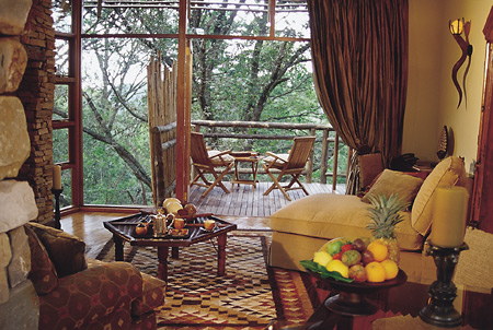 Guest suite lounge at Tsala Treetop Lodge