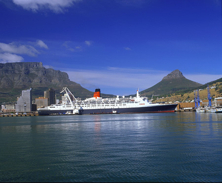 QE2 Luxury Cruise Liner in Cape Town Harbour